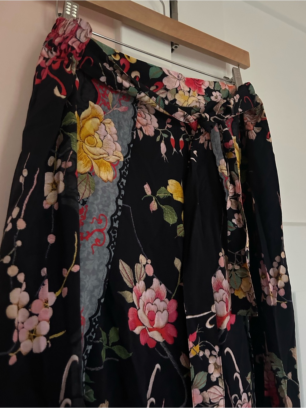 Johnny Was Mono Floral Split Leg Coverup Pants size L NWT - Picture 3 of 11